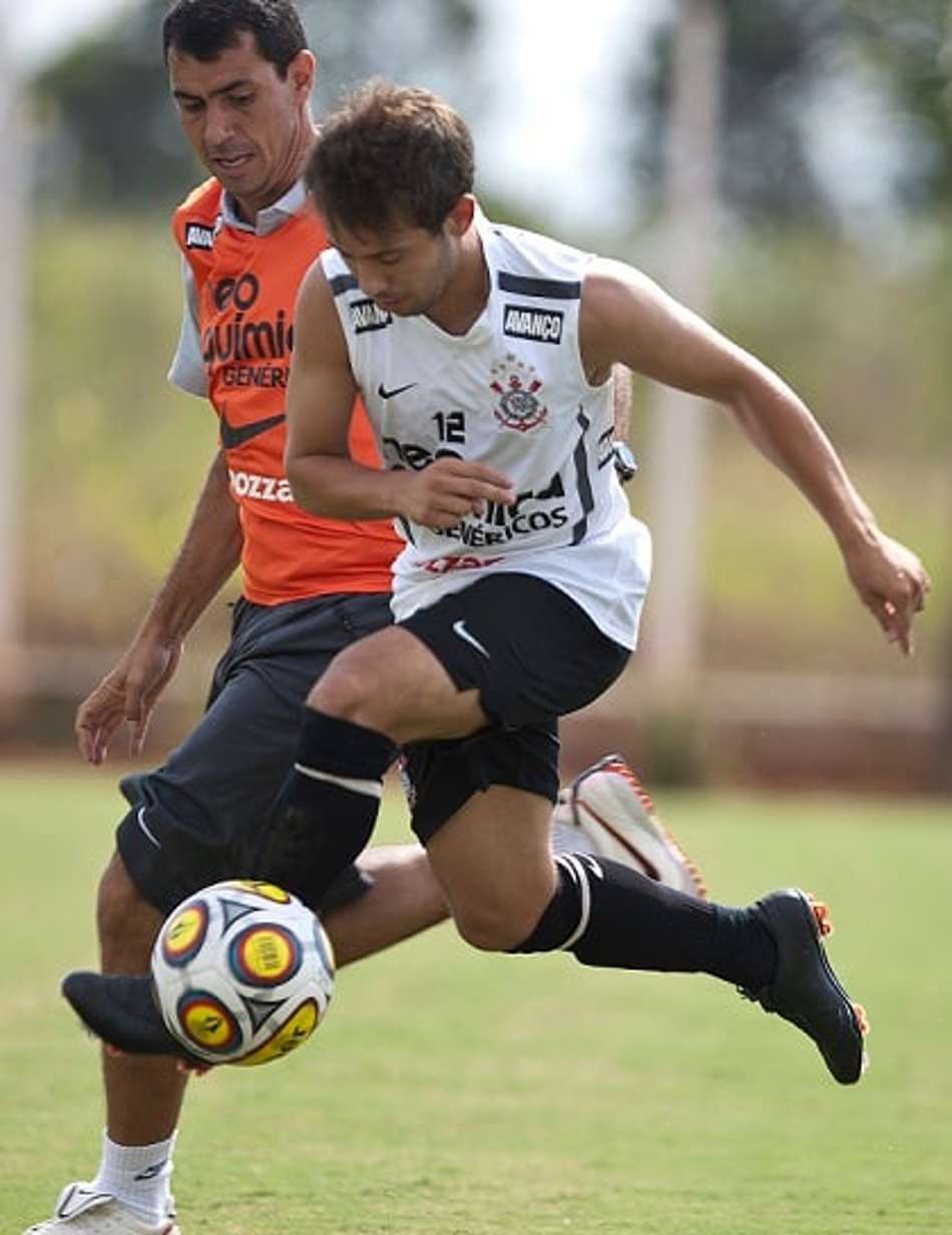 Everton Ribeiro em ação pelo Corinthians