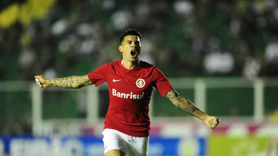 Internacional vence a primeira sob o comando de Guto Ferreira