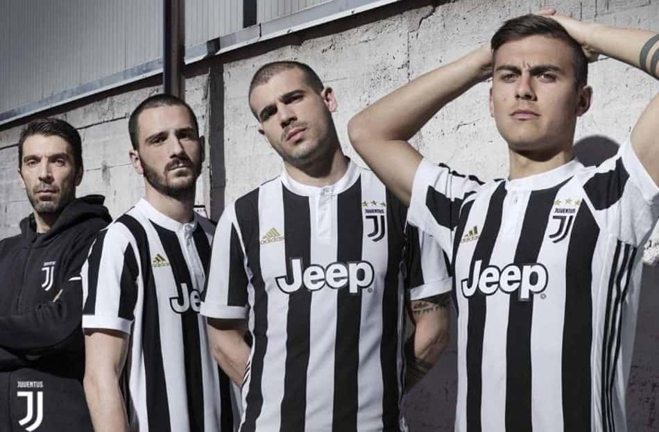 Juventus apresenta camisa da próxima temporada com novo logo