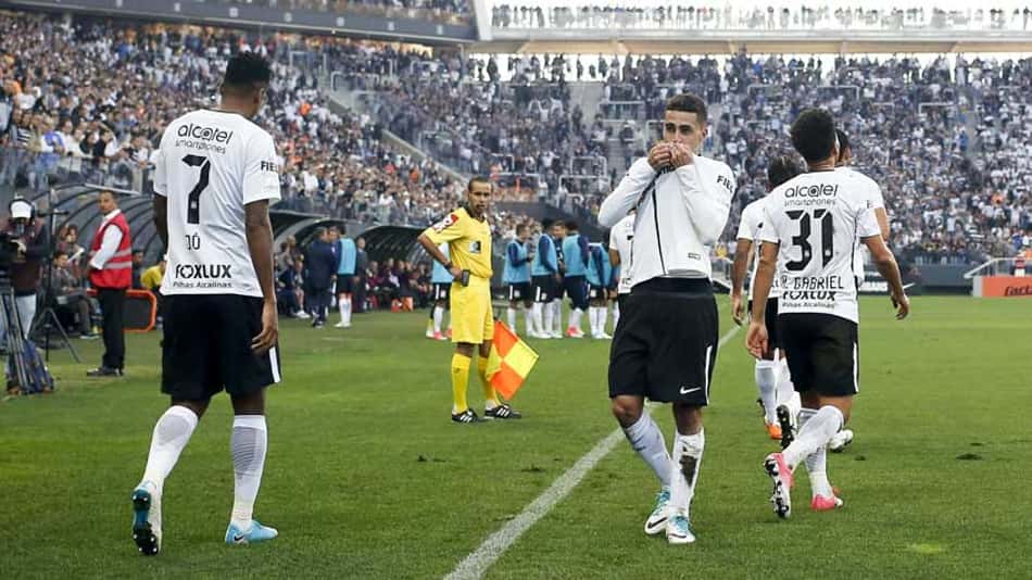 Timão sobra, campeão acorda, Peixe reage, Galo e Fla afundam: a sexta rodada do Brasileirão