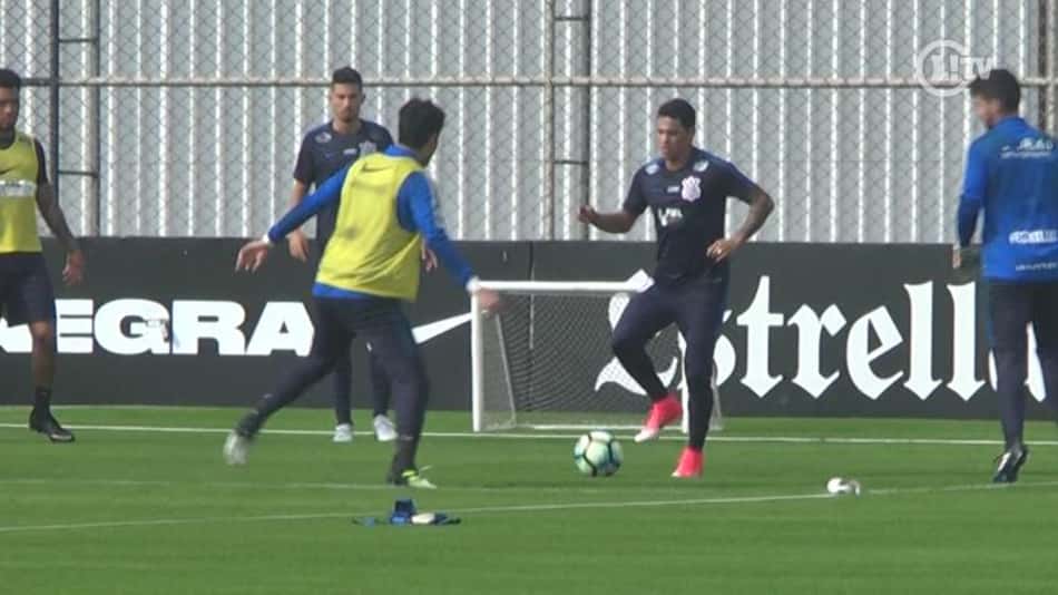 Fecha a perna, goleirão! Meia aplica bela caneta em treino do Corinthians. Veja!