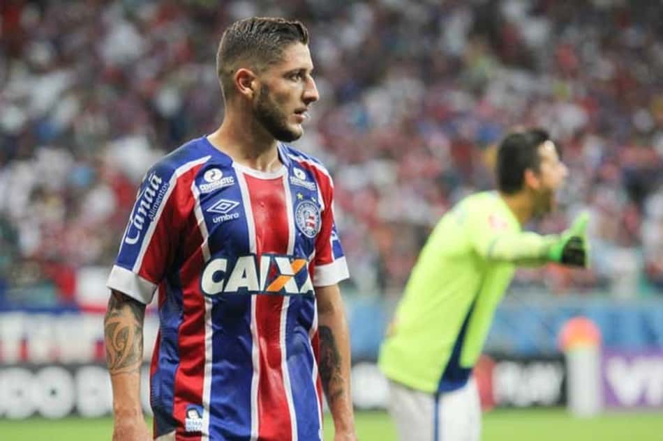 Meia do Bahia entra no top 10 dos jogadores com mais desarmes no Brasileirão