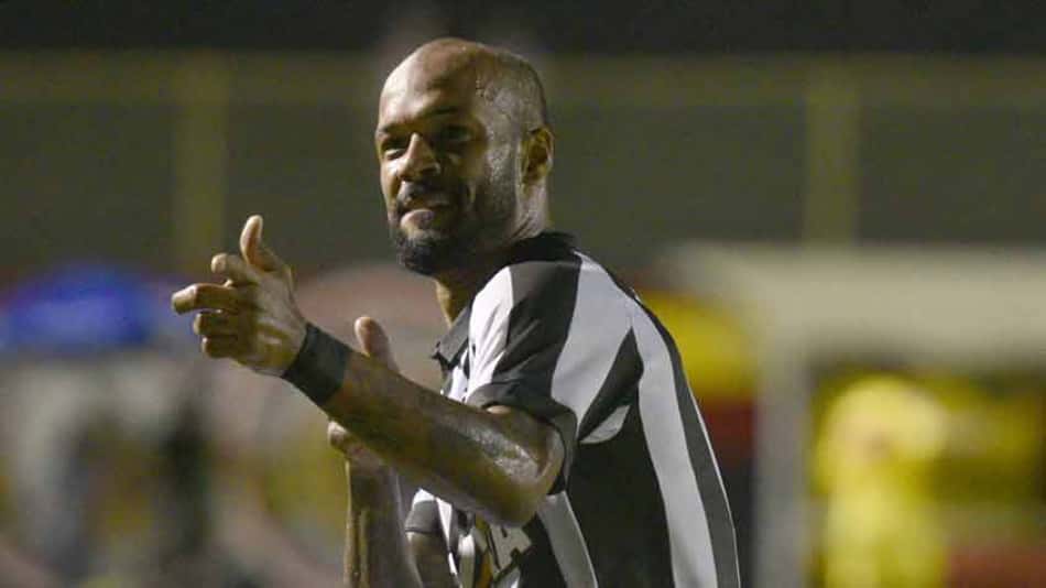 Vitória 2 x 2 Botafogo: as imagens do duelo no Barradão