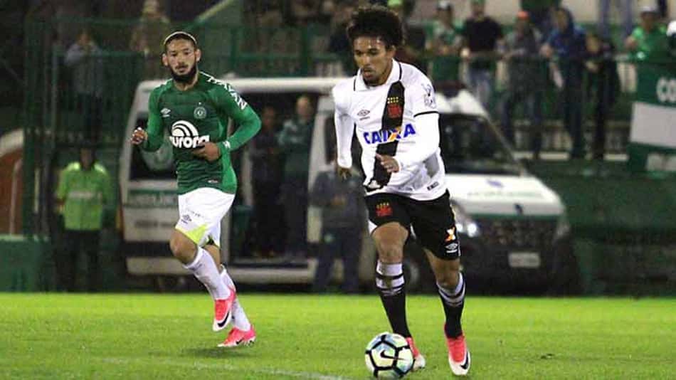Erros sucessivos de estratégia atrapalham Vasco de Milton Mendes