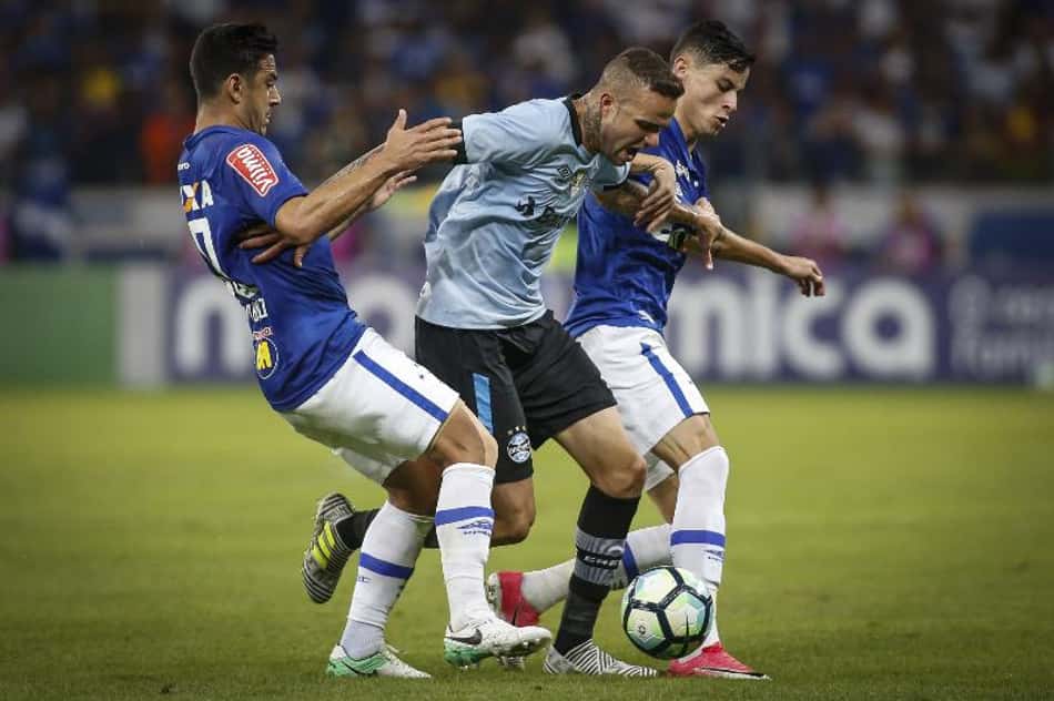 Renato admite propostas do exterior e não garante permanência de Luan