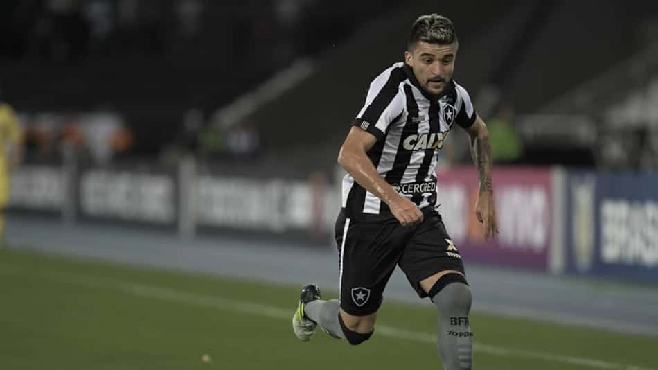 Após golaço no primeiro turno, Victor Luis quer repetir dose contra o Vasco