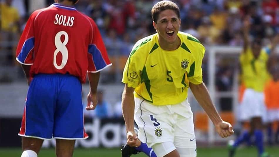 Na Seleção Brasileira Edmilson (zagueiro)