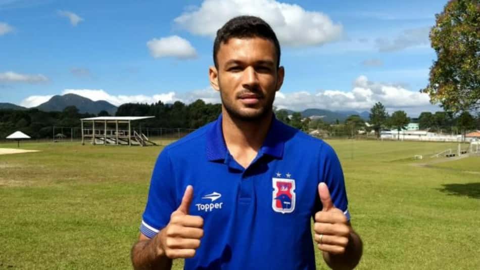Lateral do Paraná lidera desarmes nas séries A e B do Campeonato Brasileiro