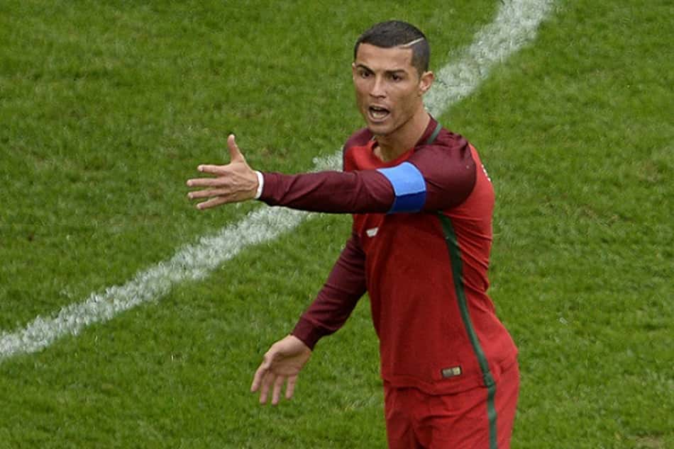 Mais uma vez, CR7 evita imprensa e é protocolar após goleada