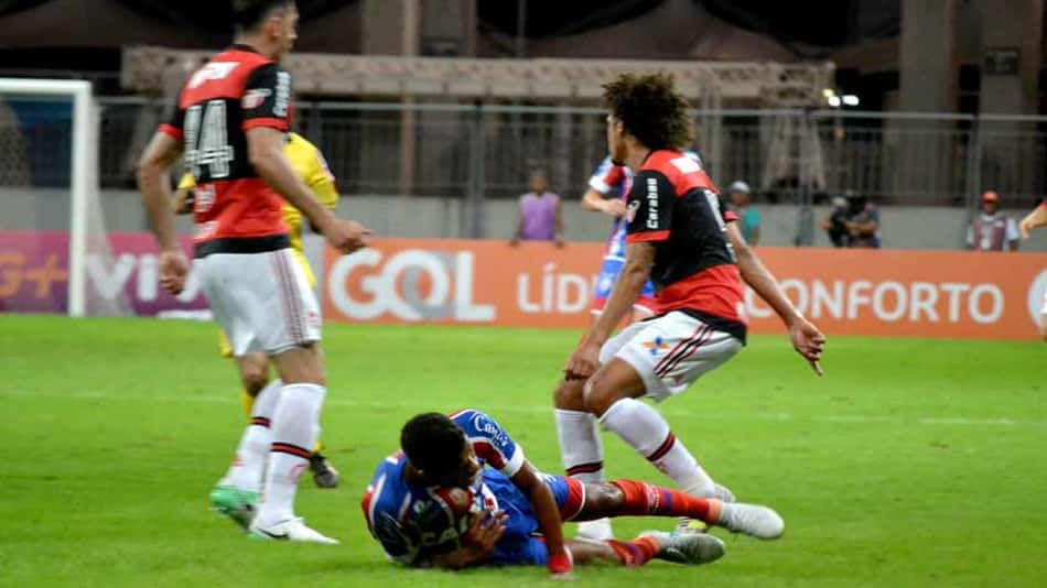 ATUAÇÕES: Berrio desencanta e salva o Flamengo com um a mais
