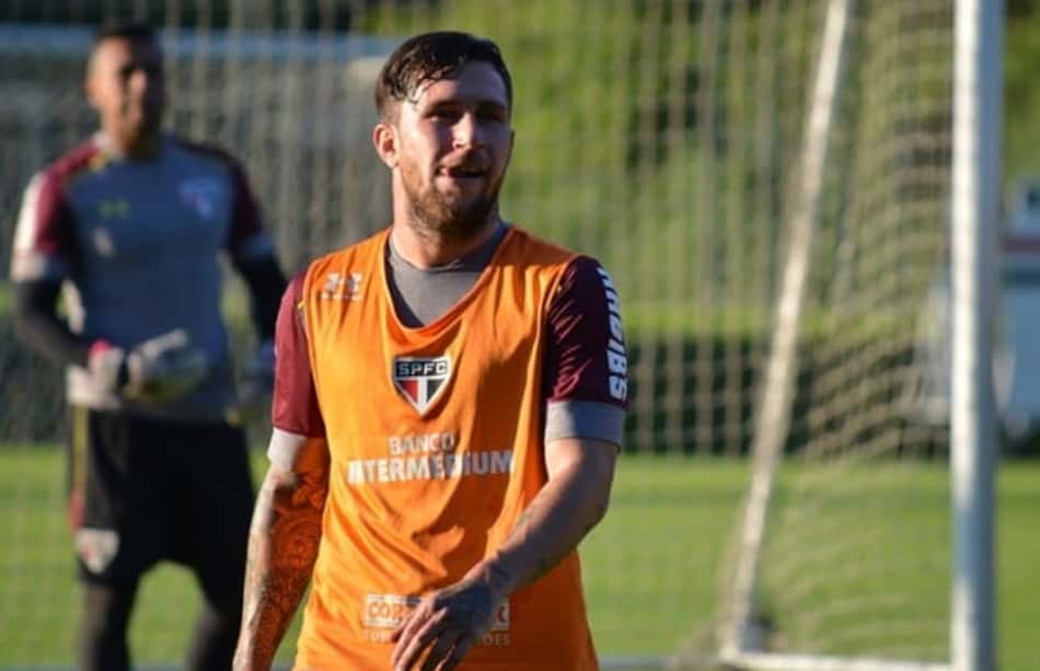 Jonatan Gomez é registrado no BID e vira opção de Ceni contra o Flamengo