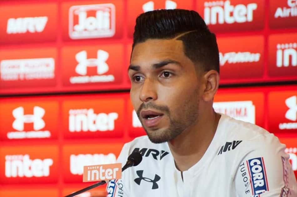 São-paulinos evitam críticas a Jô, e Petros cita 'hipocrisia' sobre fair play