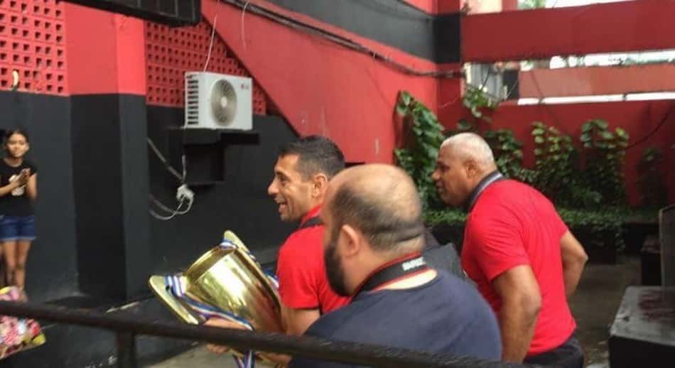 Com a taça em mãos, Sport desembarca na Ilha do Retiro