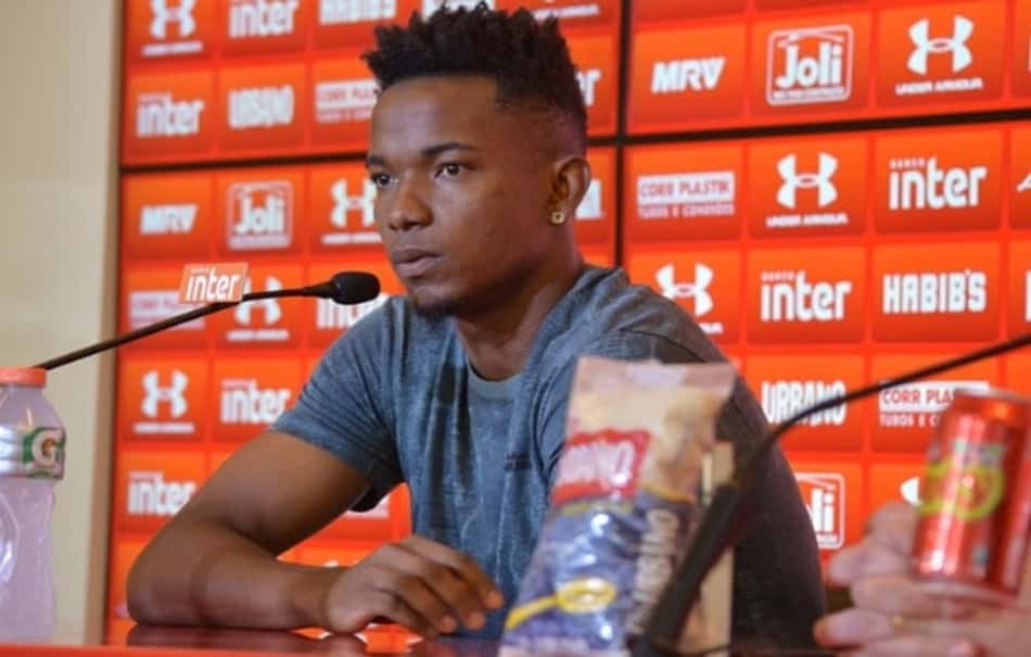 'Alô, Leco, é só me ligar', escreve Thiago Mendes em rede social