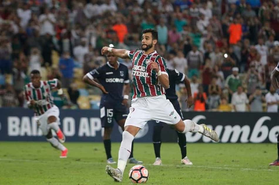 Henrique Dourado não tem lesão detectada, mas segue como dúvida