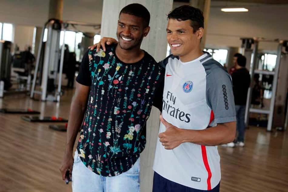Marlon e Thiago Silva visitam CT do Fluminense