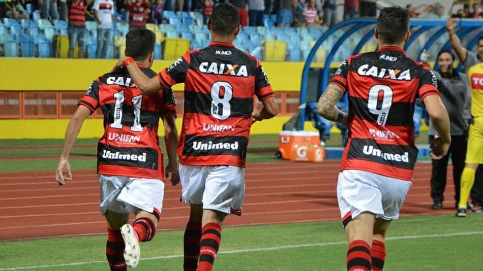 Felipe Garcia fica satisfeito com empate diante do Santos