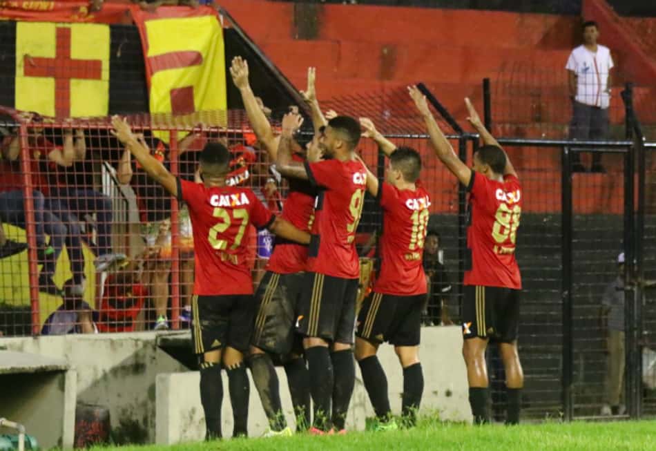Com pênalti inexistente, Sport bate o Atlético-PR na Ilha do Retiro