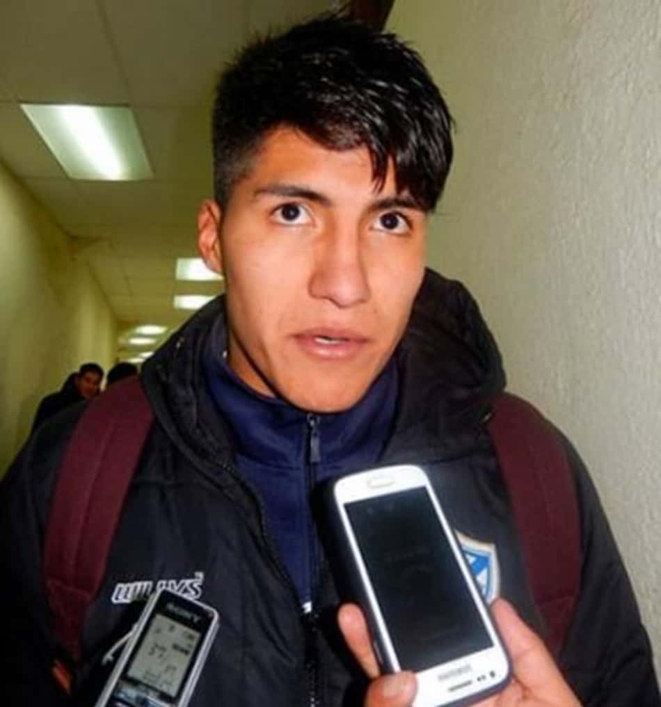 Ponte Preta acerta a contratação de atacante boliviano