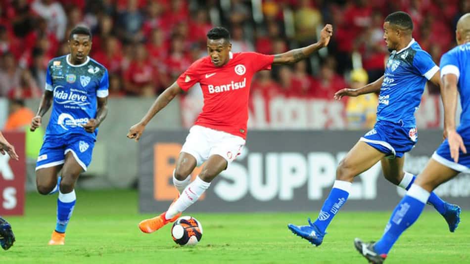 Após recusar oferta do exterior, diretoria do Inter vai 'recompensar' Edenilson