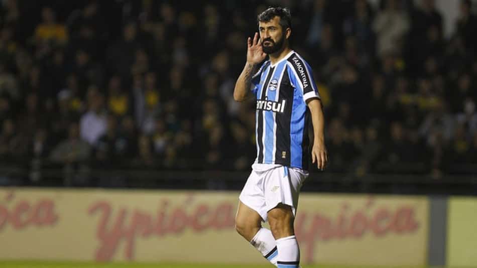 Douglas dá bronca em repórter que antecipa a classificação do Grêmio