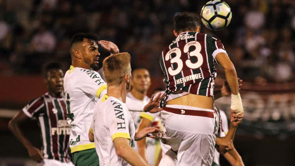 Grolli lamenta gol no final, mas valoriza ponto conquistado fora