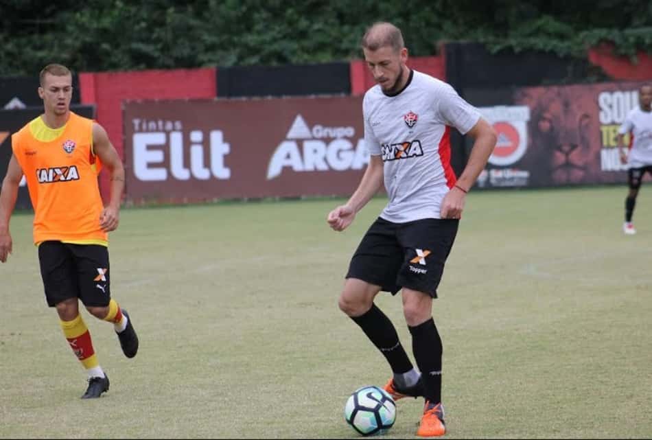 Volante garante Vitória confiante para escapar do rebaixamento