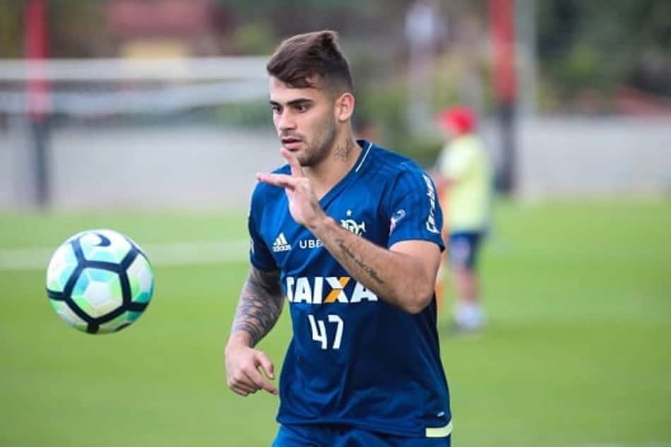 Sporting e clube da Espanha tentam empréstimo de Vizeu, mas Fla não pretende liberar