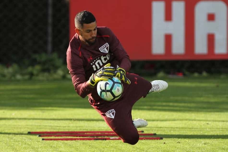 Renan Ribeiro em treino do São Paulo