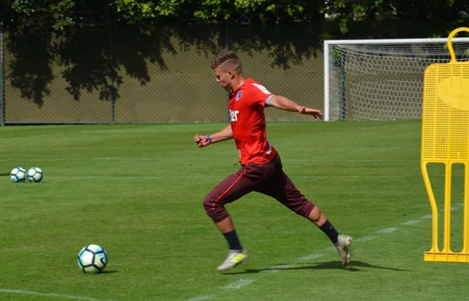 Favorito para lugar de Cueva no São Paulo, Lucas diz: 'Chegou minha hora'