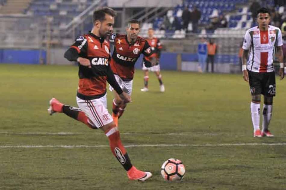 De olho no Vasco, Everton Ribeiro fala em 'dar algo a mais em clássico'