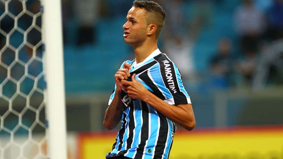 Luan festeja lugar na Seleção e mantém dúvida sobre transferência