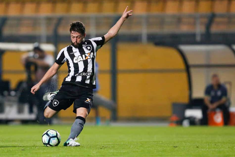 Assíduo e assistente, João Paulo quer dar títulos ao Botafogo em 2018