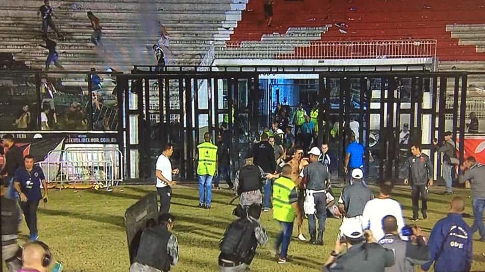 Violência dentro e fora de São Januário após o clássico 