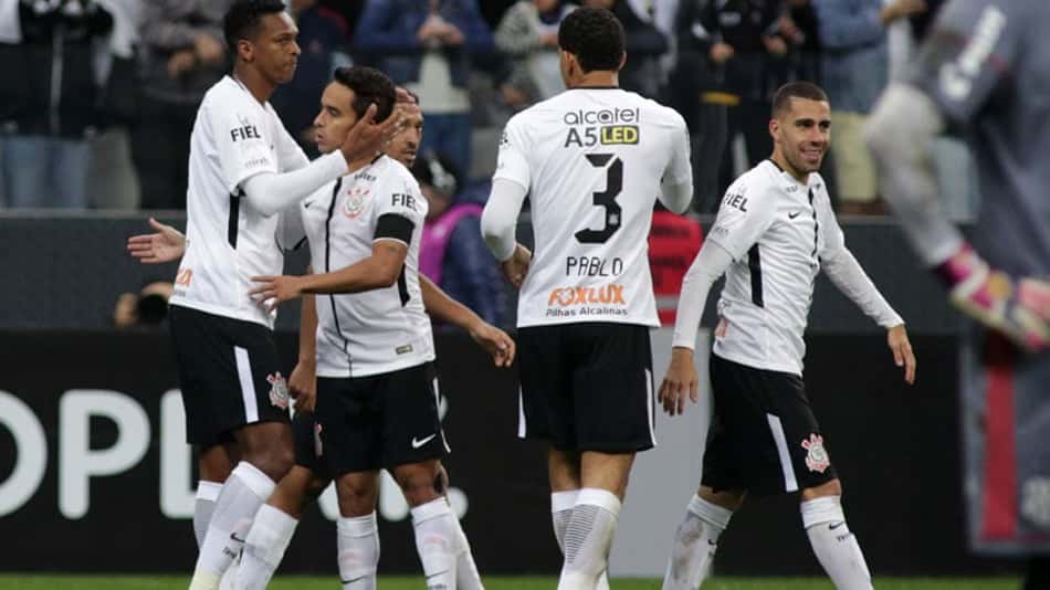 Resumo da rodada: Timão dispara, violência e cinco pênaltis perdidos