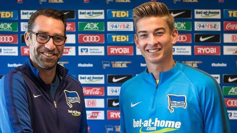O goleiro Jonathan Klinsmann foi anunciado nesta terça no Hertha Berlim e será o terceiro goleiro do plantel da equipe. Ele é filho do ídolo alemão Jürgen Klinsmann e tem dupla nacionalidade: americana e alemã.