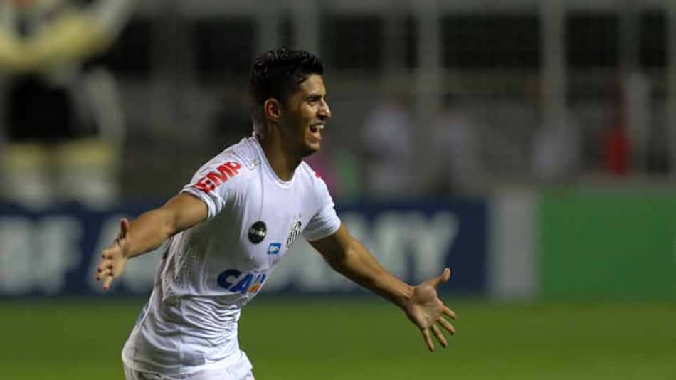 Daniel Guedes, nos acréscimos, fez gol da vitória do Santos 