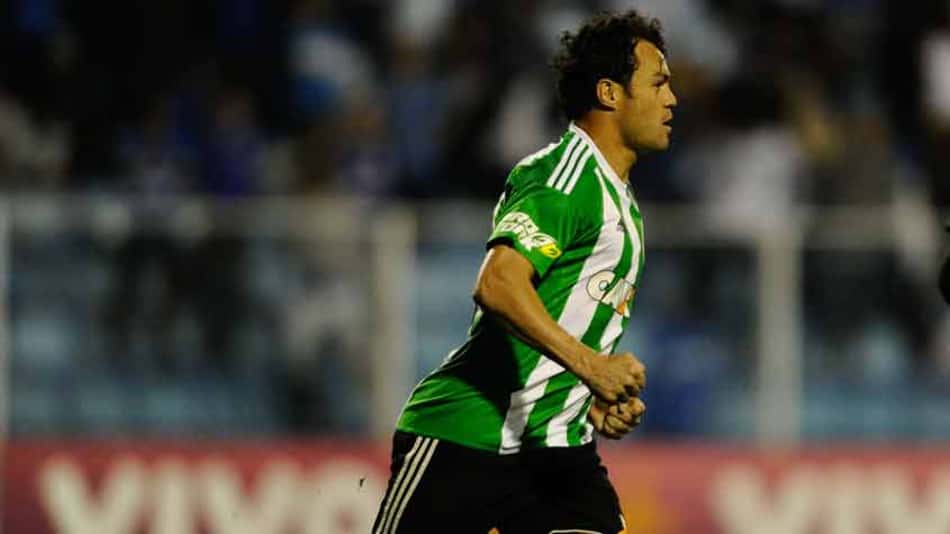 Coritiba encerra fase ruim, goleia Avaí e reaproxima do G6