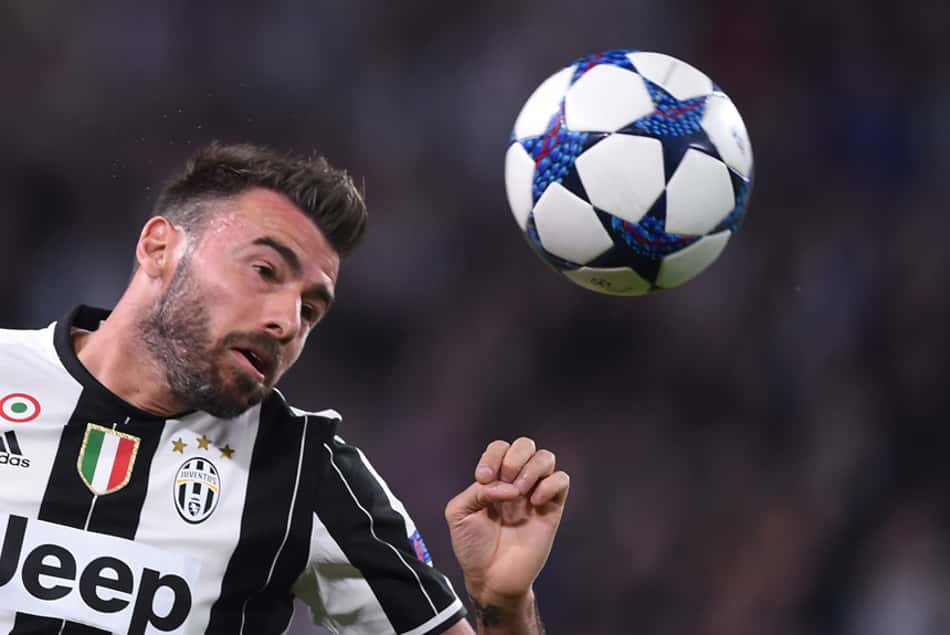 Referências? Relembre alguns veteranos que seguem em bom nível no futebol europeu