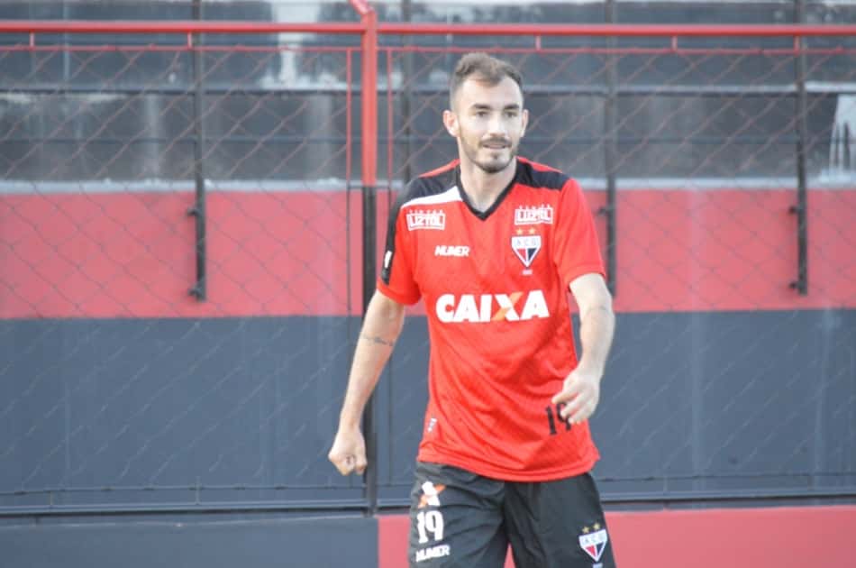 Eduardo quer triunfo do Atlético-GO sobre o Atlético-MG