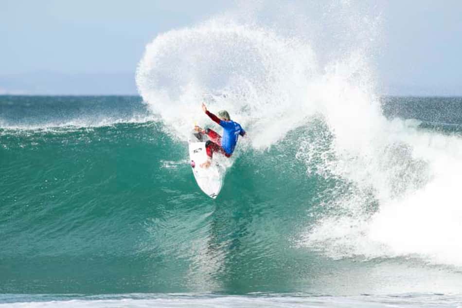 Filipe Toledo conquista primeiro dez em J-Bay e está na terceira fase
