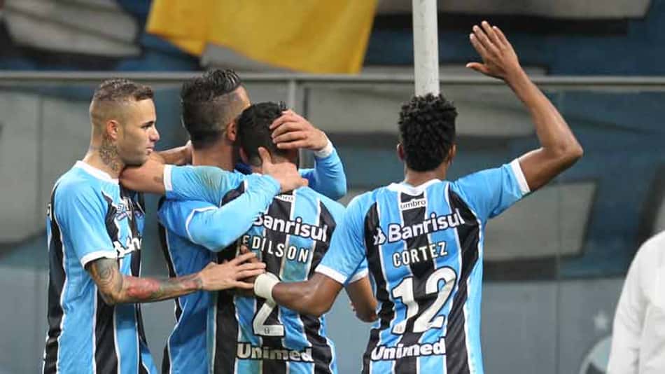 De virada, Grêmio vence a Ponte Preta e se mantém na vice-liderança