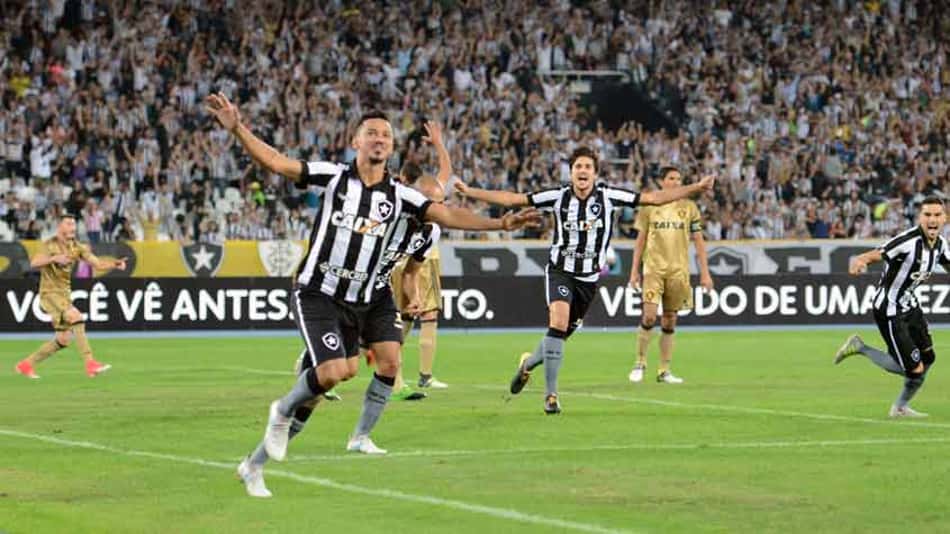 Botafogo bate Sport, sobe cinco posições e chega ao G6