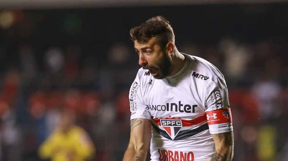 Pratto comemora o gol da vitória no Morumbi 