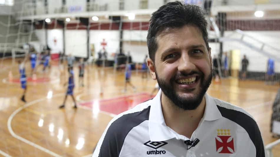 Vasco anuncia reforço de Giovannoni e renovação de Nezinho para 17/18