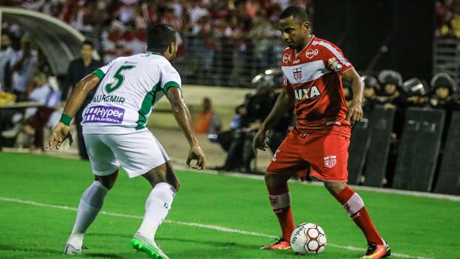 Meia do CRB destaca luta do elenco para manter o Galo na Série B
