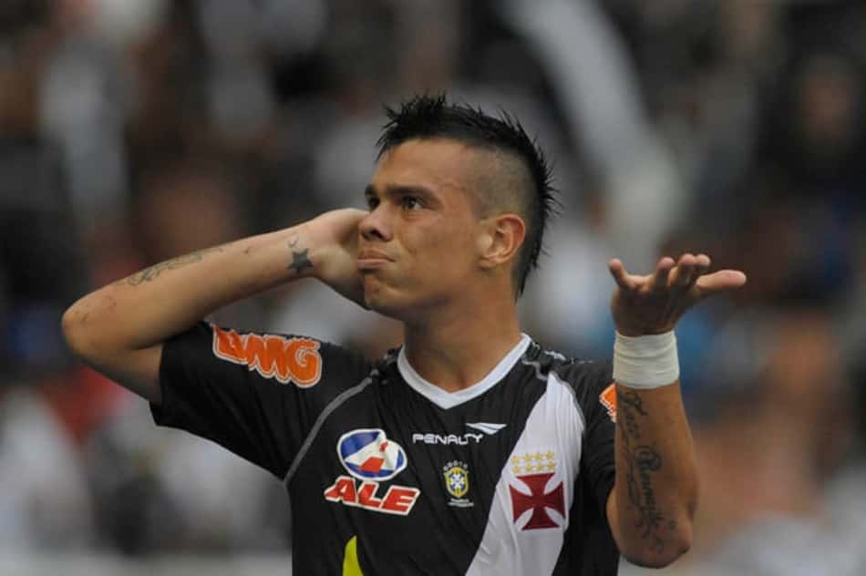 Ipatinga anuncia a contratação do meia Bernardo