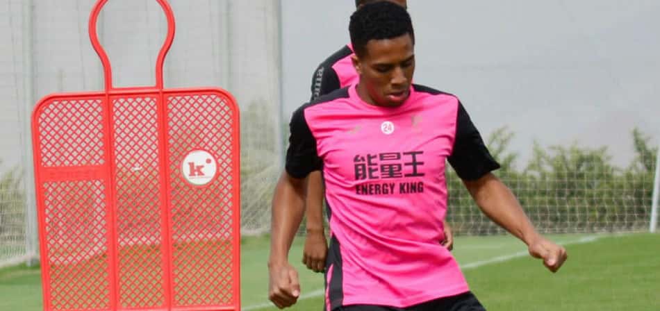 Blog da base: Sem descartar volta futura ao Corinthians, jovem treina com profissionais no Granada