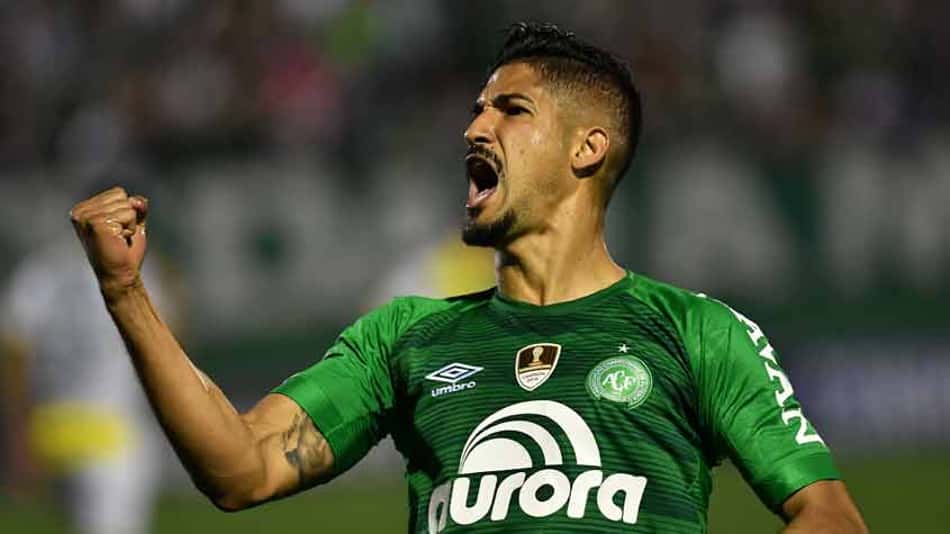Jandrei brilha nos pênaltis, e Chape avança às oitavas da Sul-Americana