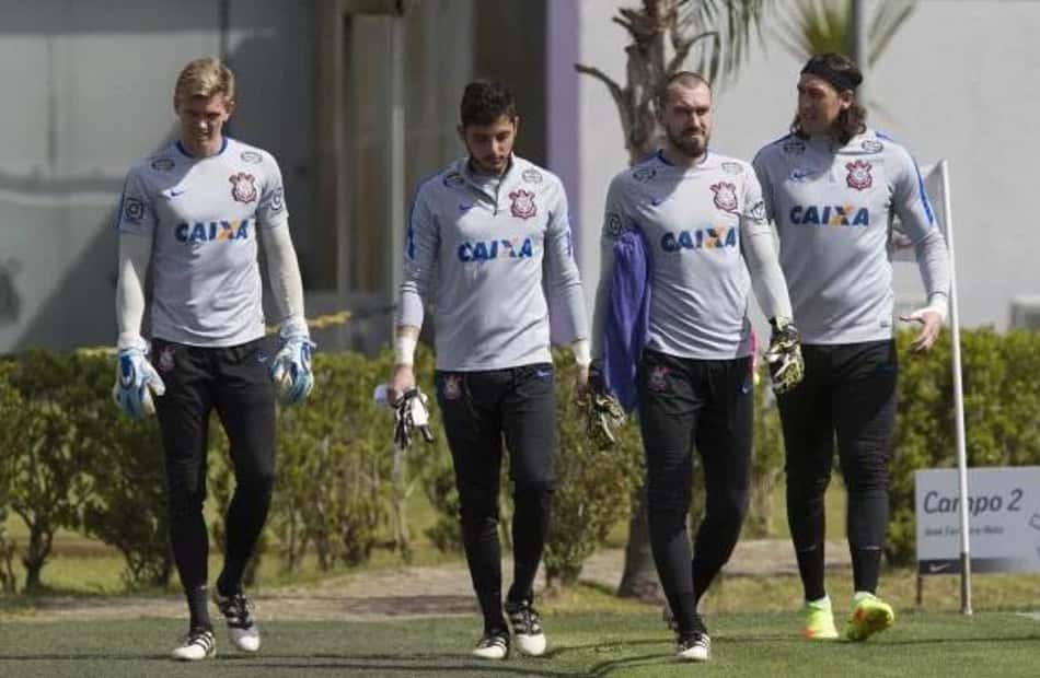 Douglas e goleiros